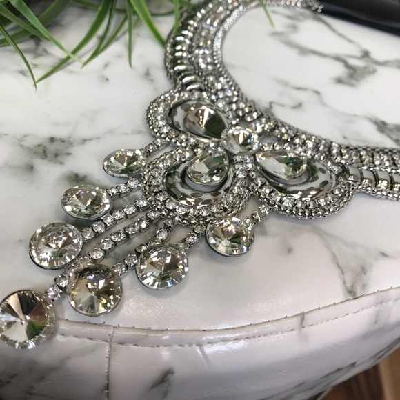 ‼️ Silver Diamond Rhinestone Statement Necklace - Picture 6 of 7